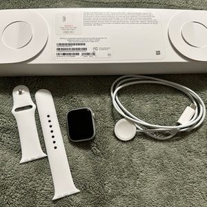 Apple Watch Series 8. 41MM aluminum with M/L white sport band. GPS and Cellular